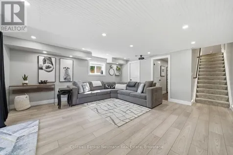 48 Newcastle Court Kitchener ON N2R 0G7