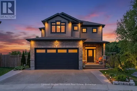 48 Newcastle Court Kitchener ON N2R 0G7
