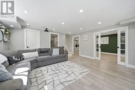 48 Newcastle Court Kitchener ON N2R 0G7