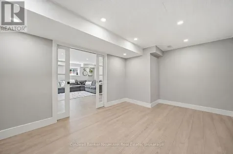 48 Newcastle Court Kitchener ON N2R 0G7