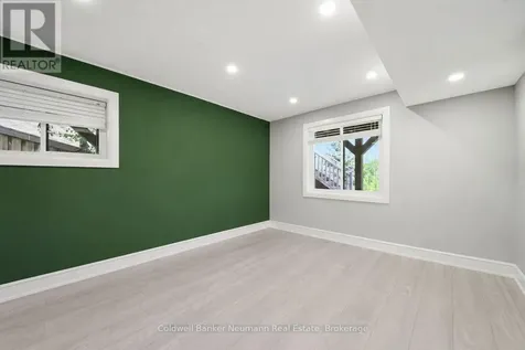 48 Newcastle Court Kitchener ON N2R 0G7