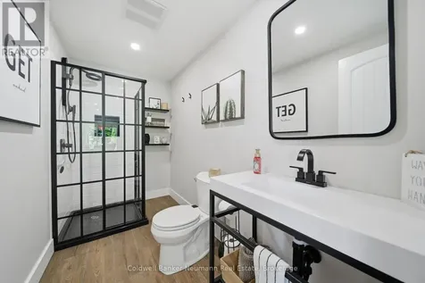 48 Newcastle Court Kitchener ON N2R 0G7