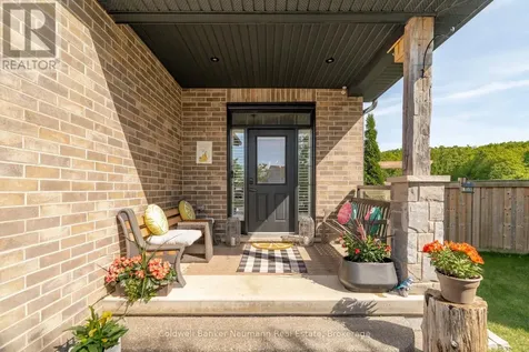 48 Newcastle Court Kitchener ON N2R 0G7