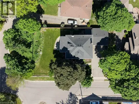 8 Abigail Avenue Brantford ON N3R 4R7