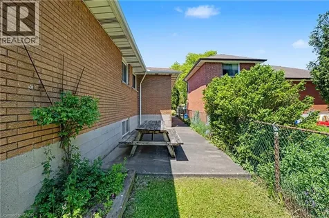 95 Fieldway Drive Hamilton ON L9A 2L5