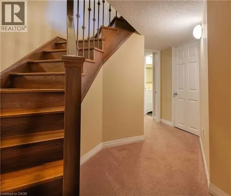 523 Windflower Crescent Kitchener ON N2E 3T2