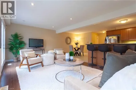 523 Windflower Crescent Kitchener ON N2E 3T2