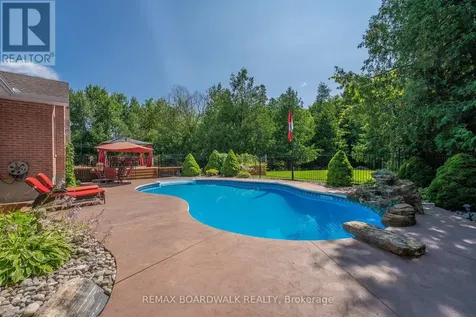 14 Panandrick View Drive Ottawa ON K2W 1A5