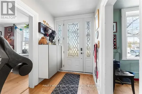 8 Campbell Reid Court Ottawa ON K2K 1X7