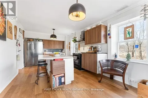8 Campbell Reid Court Ottawa ON K2K 1X7