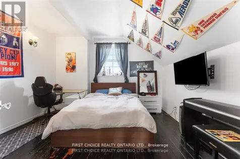 8 Campbell Reid Court Ottawa ON K2K 1X7