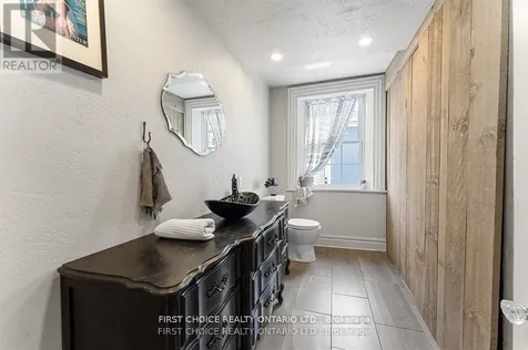 8 Campbell Reid Court Ottawa ON K2K 1X7