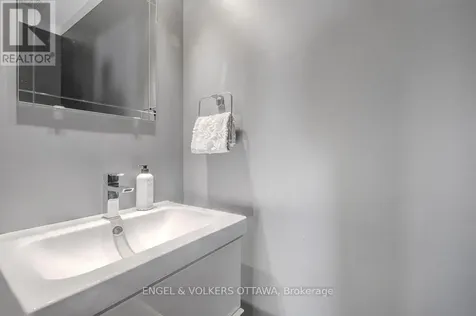 6138 Vineyard Drive Ottawa ON K1C 2N6