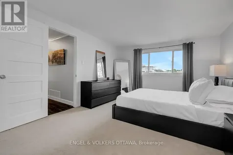 6138 Vineyard Drive Ottawa ON K1C 2N6