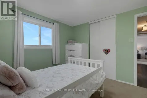 6138 Vineyard Drive Ottawa ON K1C 2N6