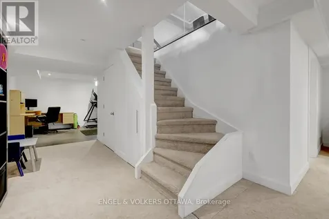 6138 Vineyard Drive Ottawa ON K1C 2N6