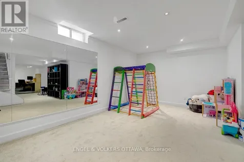 6138 Vineyard Drive Ottawa ON K1C 2N6
