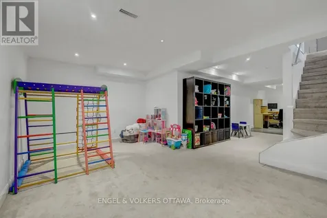 6138 Vineyard Drive Ottawa ON K1C 2N6