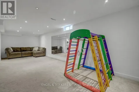 6138 Vineyard Drive Ottawa ON K1C 2N6