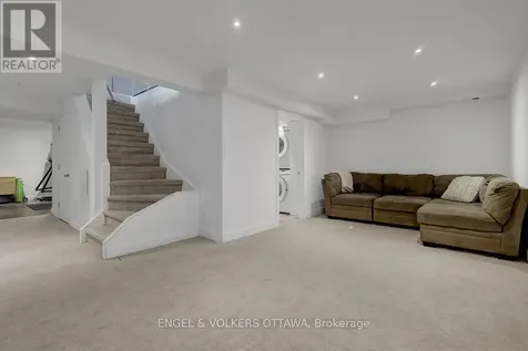 6138 Vineyard Drive Ottawa ON K1C 2N6