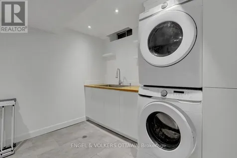 6138 Vineyard Drive Ottawa ON K1C 2N6