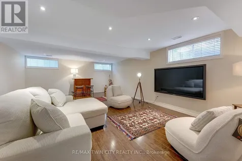 31 Parkvale Drive Kitchener ON N2R 1Z5