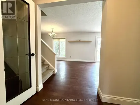 93 Melanie Crescent Ottawa ON K2L 2E4