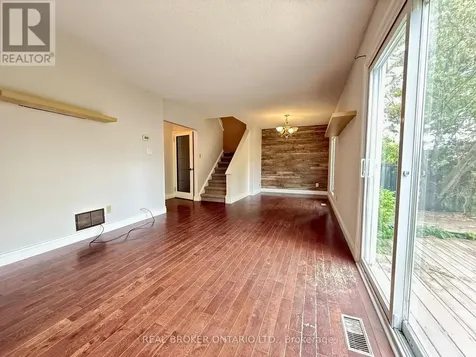 93 Melanie Crescent Ottawa ON K2L 2E4