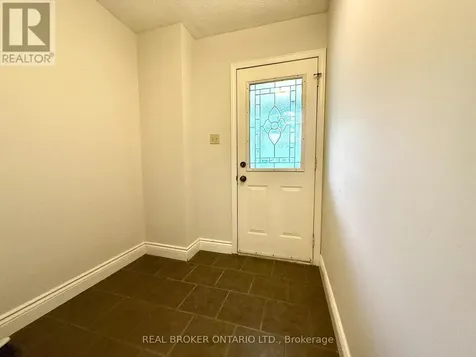 93 Melanie Crescent Ottawa ON K2L 2E4