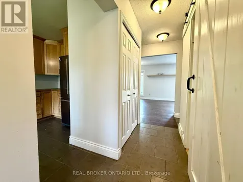 93 Melanie Crescent Ottawa ON K2L 2E4