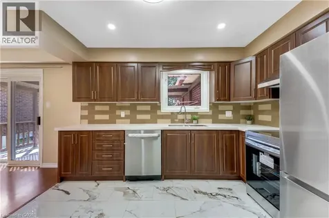 402 Lakeview Drive Waterloo ON N2L 4Z6