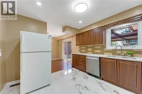 402 Lakeview Drive Waterloo ON N2L 4Z6