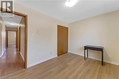 402 Lakeview Drive Waterloo ON N2L 4Z6