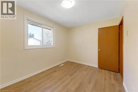 402 Lakeview Drive Waterloo ON N2L 4Z6