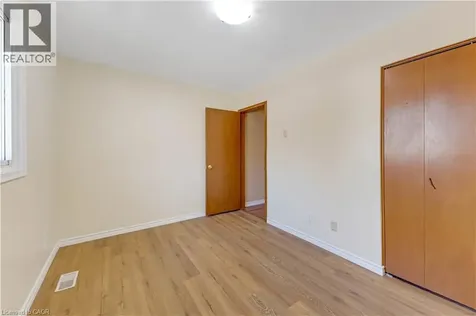 402 Lakeview Drive Waterloo ON N2L 4Z6