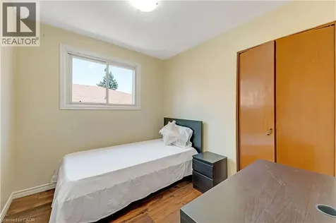402 Lakeview Drive Waterloo ON N2L 4Z6