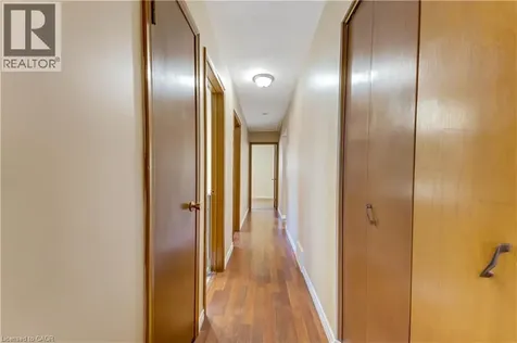 402 Lakeview Drive Waterloo ON N2L 4Z6