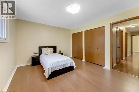 402 Lakeview Drive Waterloo ON N2L 4Z6