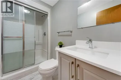 402 Lakeview Drive Waterloo ON N2L 4Z6