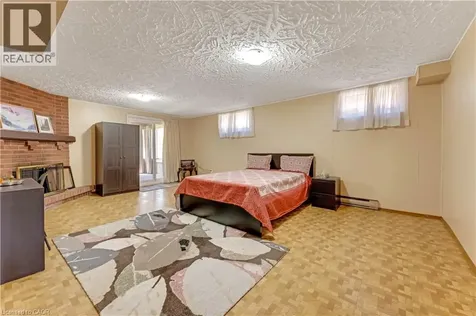 402 Lakeview Drive Waterloo ON N2L 4Z6
