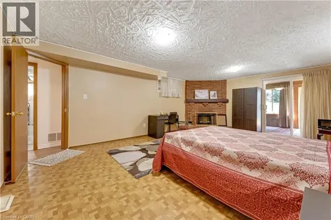 402 Lakeview Drive Waterloo ON N2L 4Z6