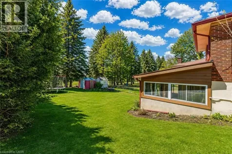 402 Lakeview Drive Waterloo ON N2L 4Z6