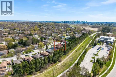 402 Lakeview Drive Waterloo ON N2L 4Z6