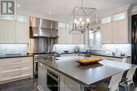17 Fountainview Lane Uxbridge ON L9P 0B8