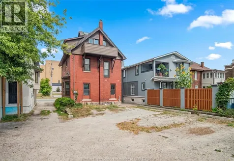 79 Giles Boulevard East Windsor ON N9A 4B8