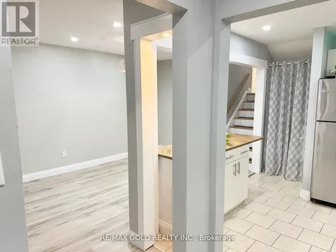 156 Mooregate Crescent Kitchener ON N2M 2G1
