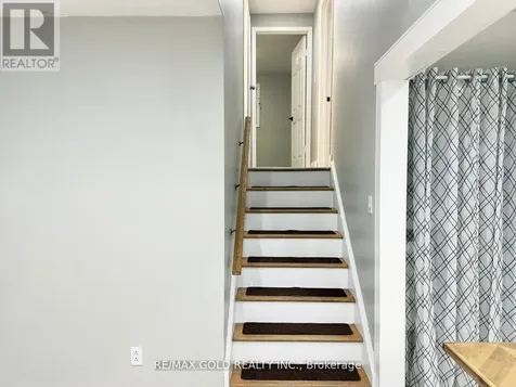 156 Mooregate Crescent Kitchener ON N2M 2G1