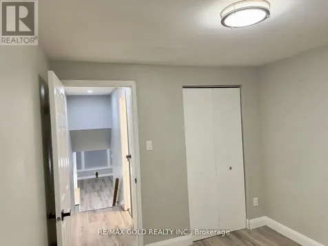 156 Mooregate Crescent Kitchener ON N2M 2G1
