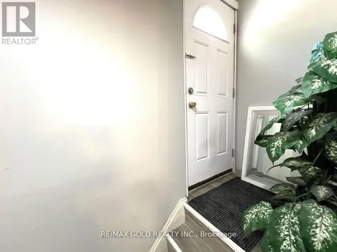 156 Mooregate Crescent Kitchener ON N2M 2G1