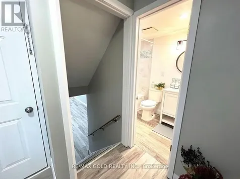 156 Mooregate Crescent Kitchener ON N2M 2G1